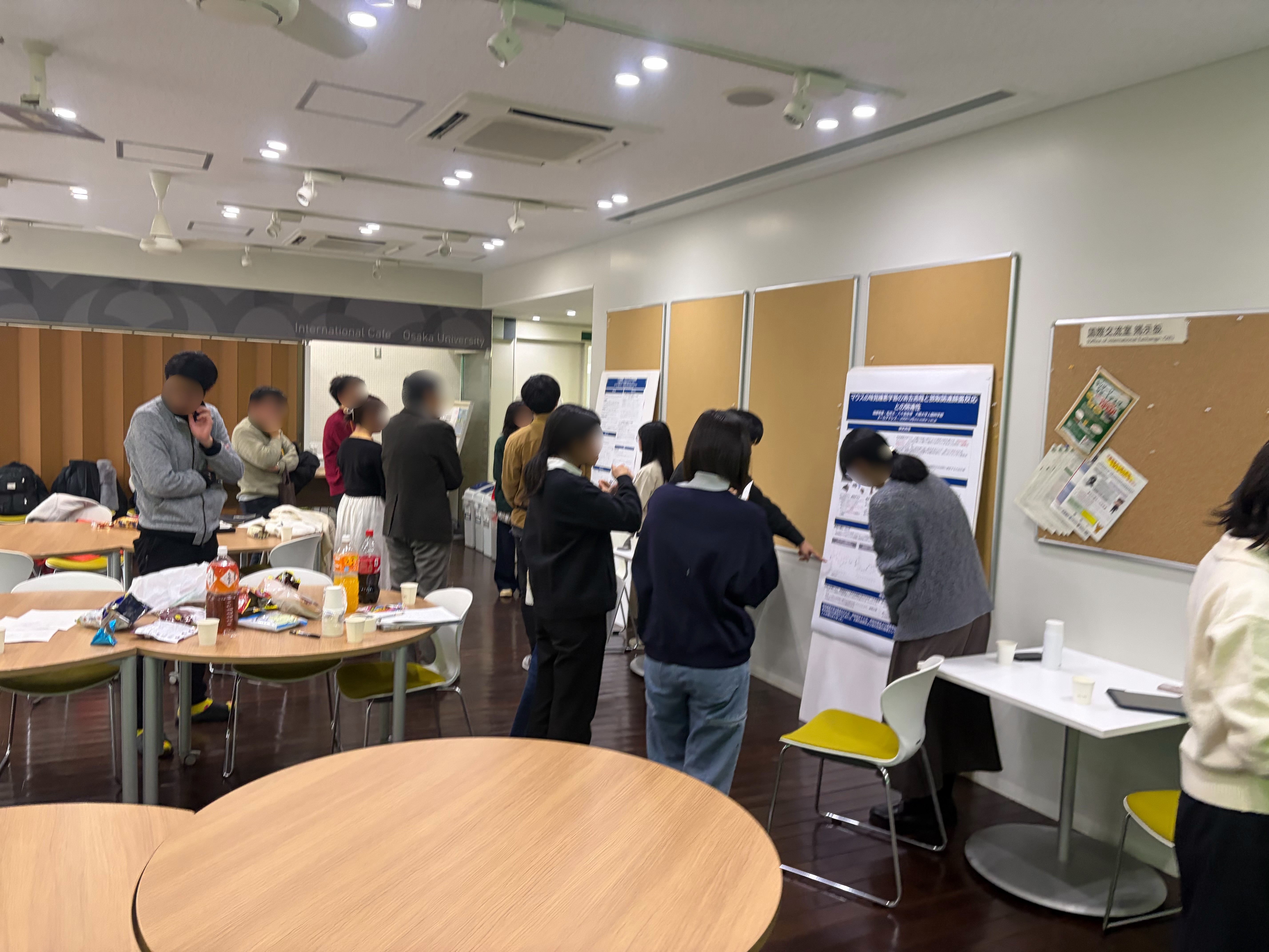 写真2_ポスター発表の様子②